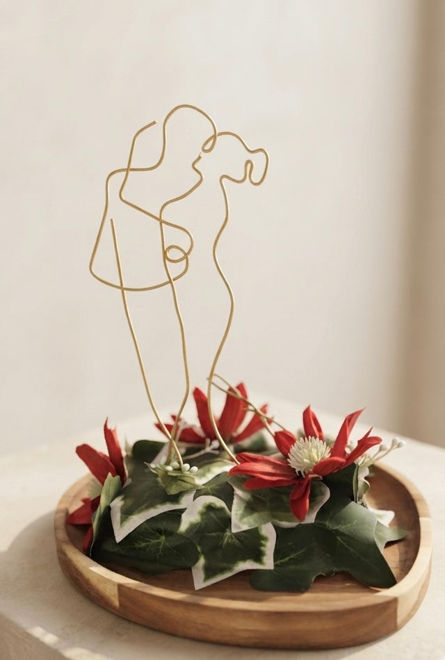 Dekorative Hochzeitsfigur aus Golddraht – handgefertigte Paarsilhouette | EntreNosMains